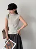 La nueva colección de otoño de Juzhi presenta una elegante camisa de punto de estilo coreano con manga corta, cintura semi-alta y un top de corte ajustado 0553