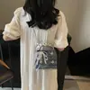 Bolsa Pequena com Textura para o Verão para Mulheres 2025 Nova Bolsa de Ombro Transversal Borboleta Corrente Prateada Bolsa Estilo Balde da Moda