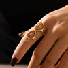Joyería de Mano Transfronteriza Europea y Americana Anillo Abierto de Línea en Forma de 8 Acero de Titanio Chapado PVD Oro de 18K Estilo Frío Simple Anillo para Dedo de Comida