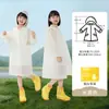 Capa de Chuva Infantil para Alunos do Ensino Fundamental, Espessada e Alongada, Proteção Total Contra Tempestades com Espaço para Mochila, Poncho de Chuva Portátil de Peça Única para Viagem e Escola