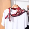 Pañuelo Cuadrado de Alta Gama, Suave y Ligero, de 70 cm, con Textura Ligera y Aireada, Artístico y Elegante, Adecuado para el Uso Diario y la Decoración, Pañuelo de Seda para Mujer