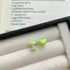 Pendientes de Manzana Verde Esmaltada Estilo Dopamina Dulces y Frescos, Tachuelas Pequeñas y Lindas para Cartílago, Adecuados para Tachuelas de Lóbulo de la Oreja de Verano y Accesorios para Orejas