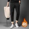 Traje de lana de cordero, conjunto casual cálido de dos piezas para hombre engrosado, popular conjunto de invierno de pantalones deportivos con forro polar y chaqueta con capucha