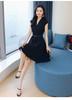 Vestido elegante de alta sociedad negro con falda entallada de corte A estilo coreano de longitud media y color leche de papaya de verano a la moda.