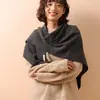 Cachecol Triangular de Lã 100% Pura com Design Vazado de Alta Qualidade para Mulheres, Popular em Lojas Físicas, Xale Cachecol Simples de Tricô