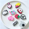 Más de 100 Estilos Aleatorios de Dijes para Zuecos Accesorios DIY Dibujos Animados Pvc Goma Blanda Decoración de Zapatos Hebilla Set en Stock Venta al por Mayor