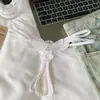 Fabricantes de panties suministro al por mayor sexy flor soluble en agua flor de mariposa cuentas de masaje T-pants para mujer 7201