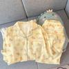 Pijama de solapa de dibujos animados de cachorro amarillo leche para mujer, traje delgado de manga larga para primavera y otoño, ropa para el hogar, conjunto de dos piezas, foto real al por mayor
