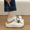 Sandalias de punta cerrada con diseño de lunares de dibujos animados, pantuflas de punta cerrada de nicho para mujer, lindos zapatos nuevos de moda para 2026