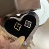 Buqi Lati Pendientes Mini Pequeños Cepillados Italianos Blanco Natural Flor de Fritilario Trébol de Cuatro Hojas Pendientes Estilo Corte Vintage