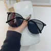 Nuevas Gafas de Sol Redondas, Gafas Adelgazantes para Hombres y Mujeres, Patillas de Metal, Retro Artístico, Protección UV, Modernas y de Alta Gama