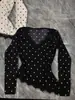 Roupas femininas de verão estilo INS transfronteiriças, top de cor sólida justo com ombros à mostra e detalhes vazados, camiseta de renda com bolinhas atacado