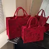 Nova Bolsa de Mão Bordada Estilo Chinês para Mulheres 2026 Novo Modelo Vermelha Bolsa Tote de Grande Capacidade Presente de Casamento Bolsa de Noiva