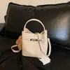 Bolsa Balde de Mão Color Sólida Elegante e Simples para Mulheres 2026 Nova Bolsa de Ombro Transversal Estilo Coreano Bolsa de Trabalho