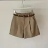 Shorts largos de comprimento 3/4, de cintura alta, que cobrem os quadris e afinam o corpo, para mulheres, novo estilo da primavera de 2026, estilo old money, shorts de terno preto e branco minimalista francês