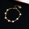 ¡Cadena Dorada con Cuentas Colgantes! Pulsera de Perlas de Agua Dulce, Sensación de Lujo Ligero y Alta Gama, Sencilla y a la Moda, Joyería de Mano Versátil y Elegante al por Mayor