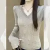 Camiseta básica de punto puramente deseable con escote en V bajo y mangas acampanadas, prenda interior de manga larga para mujer para otoño e invierno, top suéter suave de ajuste ceñido