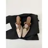 Sandálias Tecidas Slip-on Estilo Novo para Praia e Férias de Verão, Bico Fechado Meio Abertas para Mulheres, com Tira Única Baixa Estilo Francês, para Usar Externamente