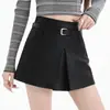 Foto real de falda de cuero PU marrón para mujer, nuevo estilo otoño e invierno 2026, de cintura alta, adelgazante, línea A plisada, pantalón corto anti-exposición
