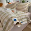Nuevo conjunto de cuatro piezas estilo minimalista, gofrado lavado con botones, textura de algodón puro, conjunto de tres piezas para camas de dormitorios estudiantiles