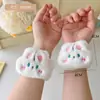 Impermeable hasta el puño Limpia el sudor y la humedad Resistente al sudor y la humedad Artefacto Felpa de Dibujos Animados Pulsera de Lavado para la Muñeca Aro para el Cabello de Deporte Lavable Accesorios para el Cabello de Niños
