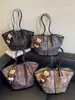 Bolso Grande de Mujer con Estampado de Leopardo Personalizado 2026 Otoño Nuevo Estilo Moda Bolso de Hombro Único Bolso Tote de Mano para el Trabajo y el Trayecto