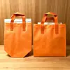 Bolsas de TNT, bolsas de mão, sacolas de jantar, sacolas de compras com publicidade, sacolas para milk tea, sacolas para café, bolsas térmicas, feitas sob medida