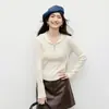 Suéter de punto liso con capucha estilo coreano, chic y moderno, 2026 otoño, camiseta básica de manga larga ajustada, simple y de lujo ligero