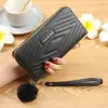 Billetera Larga con Cremallera y Bola de Pelo para Mujer Daifa Transfronteriza, Cartera de Color Sólido con Patrón de Diamantes, Bolso de Moda para Teléfono Móvil