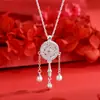 Nuevo Colgante Collar con Cascabel de Perla Calado Doble Cara Dorado Arena Estilo Chinoiserie Antigua Cadena de Borla para Suéter de Mujer Nuevo Estilo