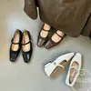 Sapatos femininos estilo francês, elegantes e delicados, com salto baixo, para a primavera e o outono de 2026, no estilo retro Mary Jane.
