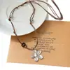 Cadena de Suéter Flor de Cuerda Tejida para Mujer Otoño e Invierno de Gama Alta Retro Versátil Accesorios para Estudiantes Collar con Colgante Largo de Cuello Halter