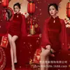 Estudio Fotográfico Nuevo Tema de Año Nuevo Traje Rojo Atmósfera Chica Dulce Interior Foto Fotografía Arte Foto Ropa