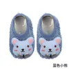 Calcetines de piso para niños, forrados de felpa y engrosados para otoño e invierno, con suelas suaves antideslizantes, adecuados para uso en interiores y para aprender a caminar, y también se pueden usar como zapatos de piso para bebé para otoño e invierno