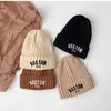 Gorro para Niños Estilo Coreano Ins Letras Bordadas para Niños y Niñas Gorro de Lana Tejida Piel de Melón Cálido Pullover Gorro para Bebé
