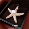 Broche Estrella de Mar Perla Chapado en Oro Real de 14K Lujo Accesible Gama Alta Exquisito Ramillete Elegante Accesorios Elegantes Nicho Femenino