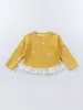 Nueva camisa base de niña estilo coreano con pajarita, camiseta dulce de retazos de encaje para niños, top de manga larga para bebé al por mayor