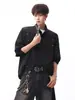 Nova camisa casual oversized estilo chinês para primavera e outono, com design de fivela de metal, corte solto, gola mandarim e mangas compridas, na cor vermelha