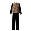 Novo conjunto de colete estilo chinês, um traje de três peças para mulheres de meia-idade e idosas, com um design moderno e que rejuvenesce, feito de luxuoso tecido de veludo, perfeito para mães estilosas