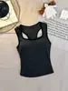 Camisola em forma de I com Bojos para Prevenir Exposição, Adequada como Camada Base ou Peça Externa, Sexy e Emagrecedora, com um Lindo Design nas Costas