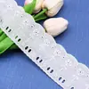 Borda de Renda Macia para Decoração de Casa com 5,5 cm de Largura, Tecido de Algodão com Bordas Onduladas, Design Vazado, Adequado para Passar Fitas, Tira de Renda Bordada