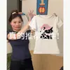 Camiseta Blanca de Manga Corta Estilo Coreano para Mujer, Nuevo Diseño Ajustado Verano 2026 con un Aspecto Único y Atractivo