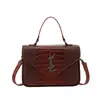 Bolsas Femininas de Nicho Transfronteiriças 2026 Novas Bolsas Quadradas Pequenas Retrô Europeias e Americanas Tendência Bolsas Versáteis de Ombro e Transversal Estilo de Luxo Leve