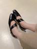 Sandálias Brancas Prateadas com Laço Lateral Traseiro Vazado para Mulheres Salto Grosso Quadrado Francês Moda Sapatos de Dedo Externo