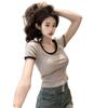 Camiseta Americana de Manga Corta para Mujer Verano 2025 Nueva Lujuria Pura Sexy Ajustada Color Contraste Hombro Derecho Top Corto para Personas Pequeñas