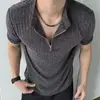 Camiseta de Verano para Hombre Estilo Old Money, Media Cremallera, Manga Corta, Corte Slim Fit que Ajusta la Cintura, Tacto Amigable con la Piel y Puños Ajustados