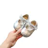 Zapatos de Princesa Plateados de Cuero para Bebé Niña Estilo Nuevo Primavera 2026 Suela Suave Antideslizantes Zapatos para Niños Pequeños Moño de Encaje Zapatos para Bebés y Niños Pequeños