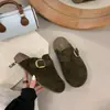 Mules femininas estilo Birkenstock de sola grossa, calce fácil, sandálias de bico fechado, novos sapatos estilosos de outono e inverno 2026 para aumentar a altura