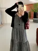Vestido de suspensório xadrez vintage com decote em V para mulheres plus size 2026 outono vestido bolo plus size com saia longa interna NL1598