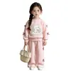 Conjunto dulce para niña de principios de otoño, sudadera de moda estilo coreano para primavera y otoño con lazo y pantalones de pierna ancha, conjunto de dos piezas moderno para niños